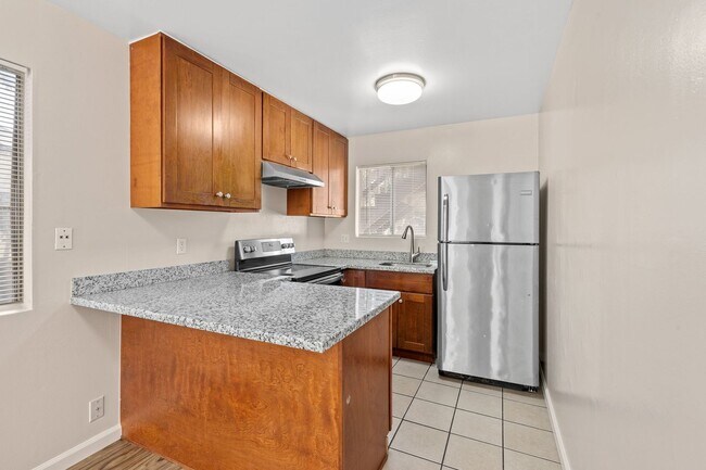 Building Photo - 400-402 Underhill Drive