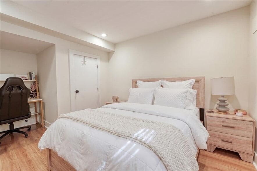Building Photo - 3076 McCully Dr NE