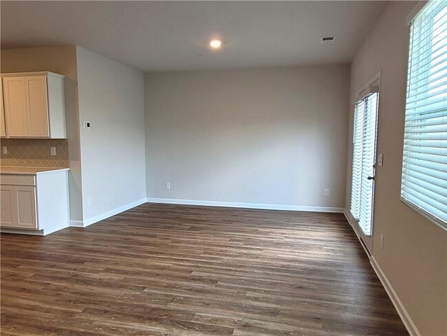 Building Photo - 310 Sound Cir