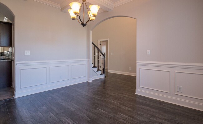 Building Photo - Huge 4 bd 3 ba Sango Go!