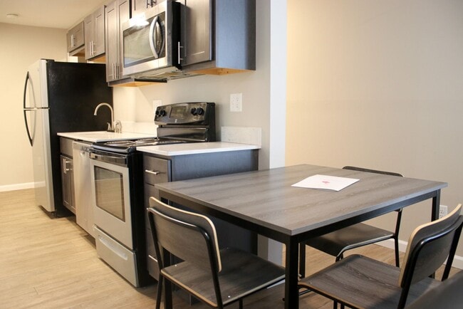 Interior Photo - 106 S Gregory