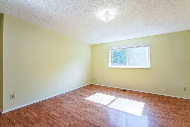 Building Photo - 2947 SE 43rd Ct
