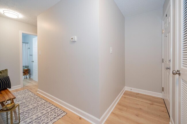 Building Photo - 691 Timberlake Dr