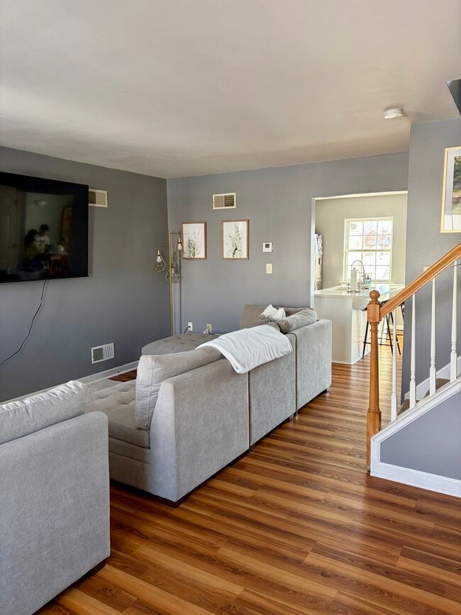 Building Photo - Updated 2 Bed 2 Bath Townhouse in Marietta