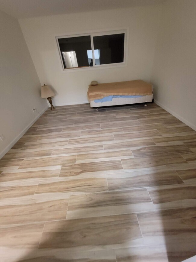 Master bedroom - 3584 Rosalie St