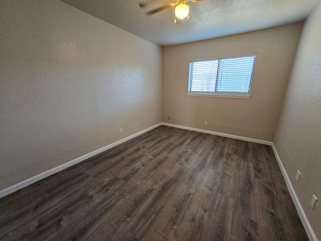 Building Photo - Cozy 2 Bedroom 2 Bath