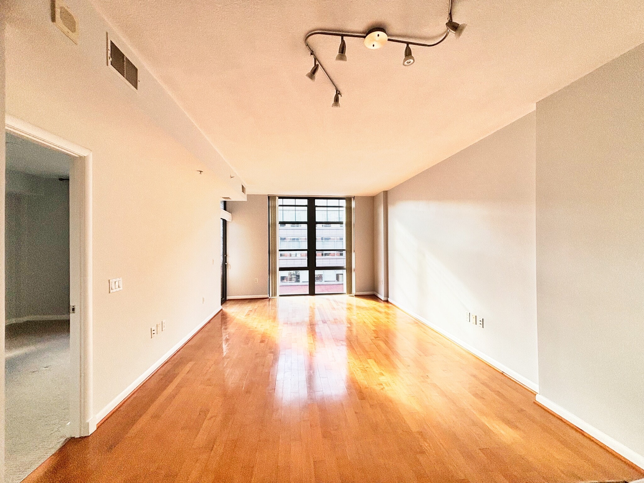 Building Photo - 1021 N Garfield St