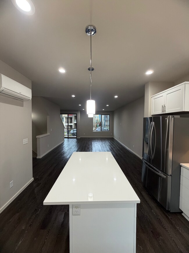 Building Photo - 1049 SW 99th Pl