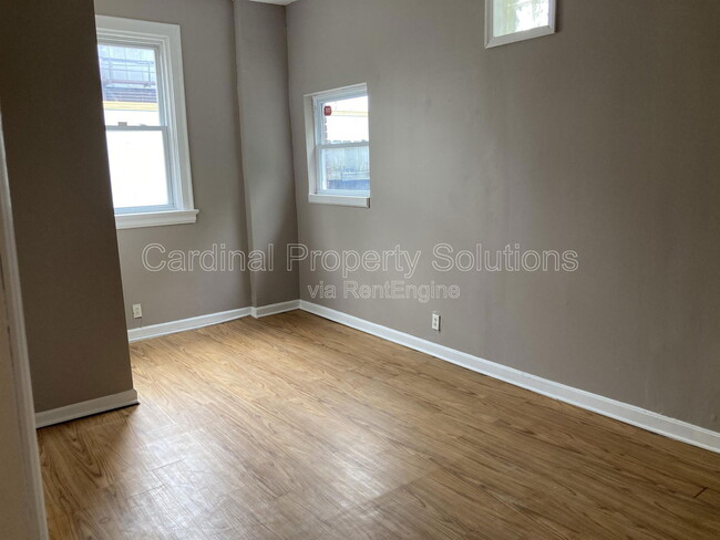 Building Photo - 3838 Llewellyn Ave