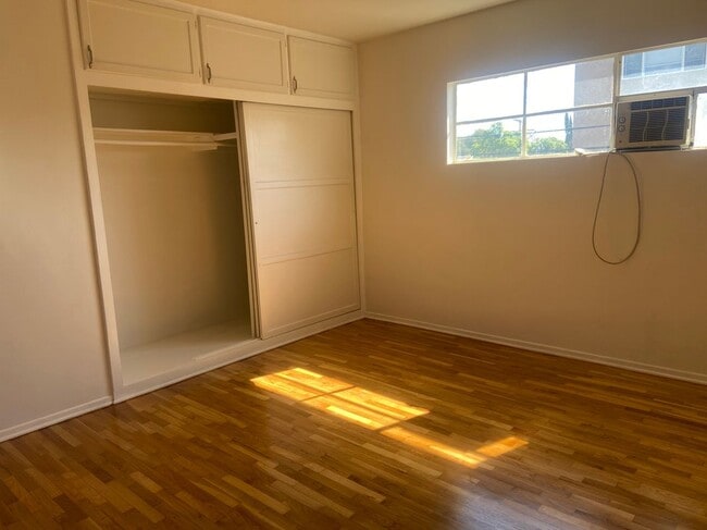 Building Photo - 1466 S Sherbourne Dr