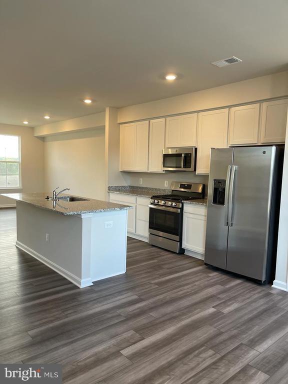 Building Photo - 123 Tye Ct