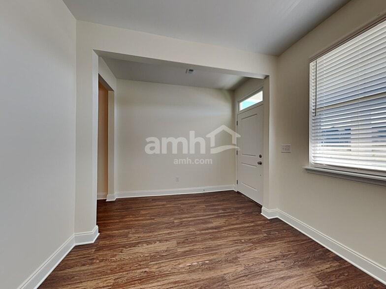 Building Photo - 2105 Overlake Cir