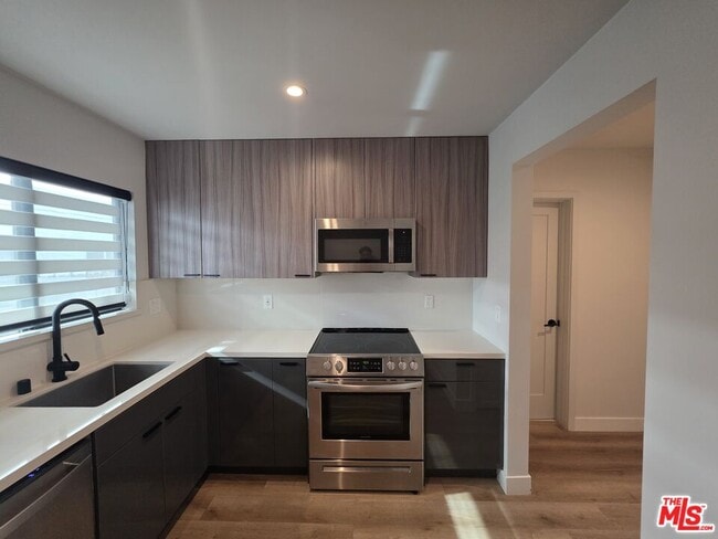 Building Photo - 3660 Watseka Ave