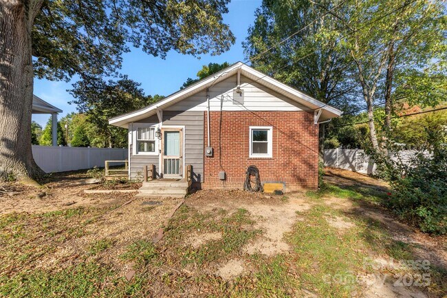 Building Photo - 604 Pearl Ave