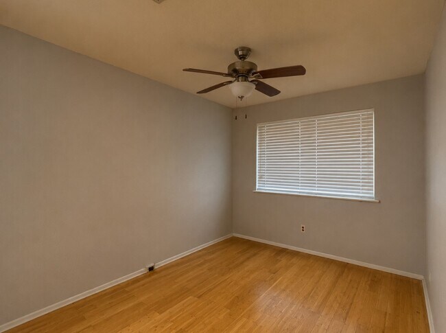 Building Photo - 7913 Grove Ridge Dr