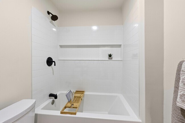 Building Photo - 321 W Columbia St