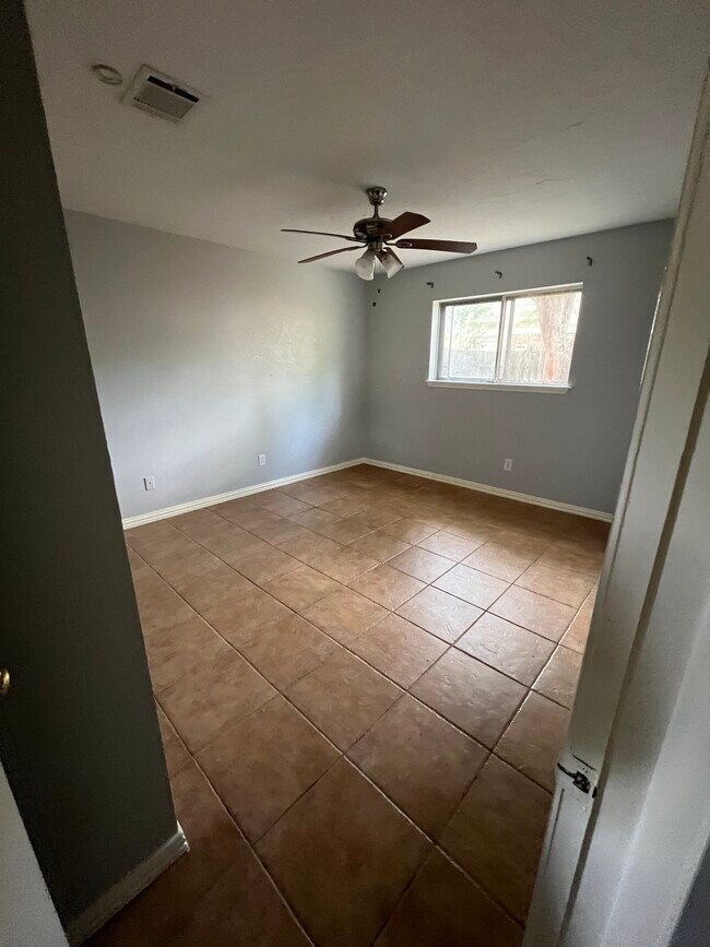 Building Photo - 14715 Spring Lake Dr