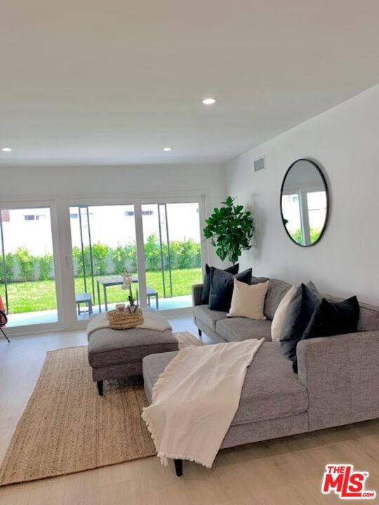 Building Photo - 5630 Vantage Ave