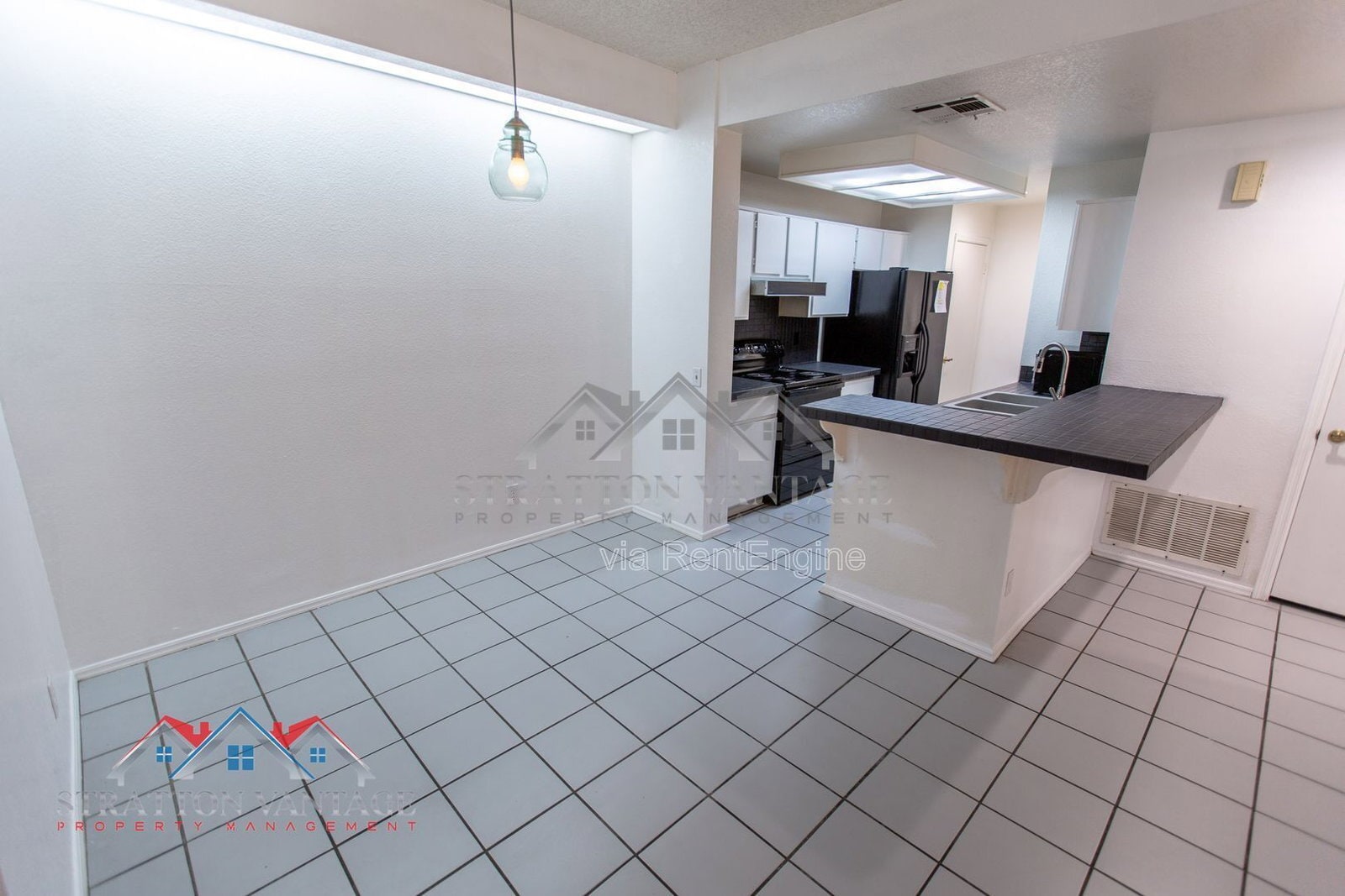 Building Photo - 2035 S Elm St