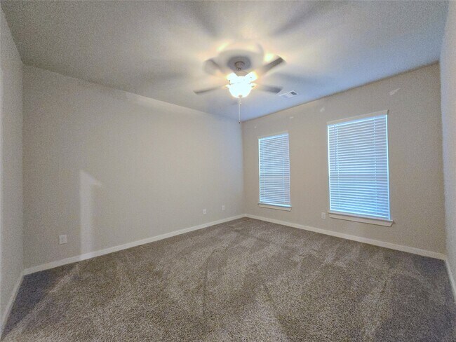 Building Photo - 9753 Grosbeak Ln