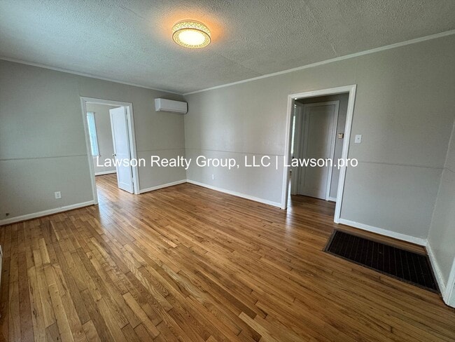 Building Photo - Affordable & Updated Three Bedroom in Salem!