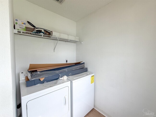 Building Photo - 8005 Stonebrook Dr