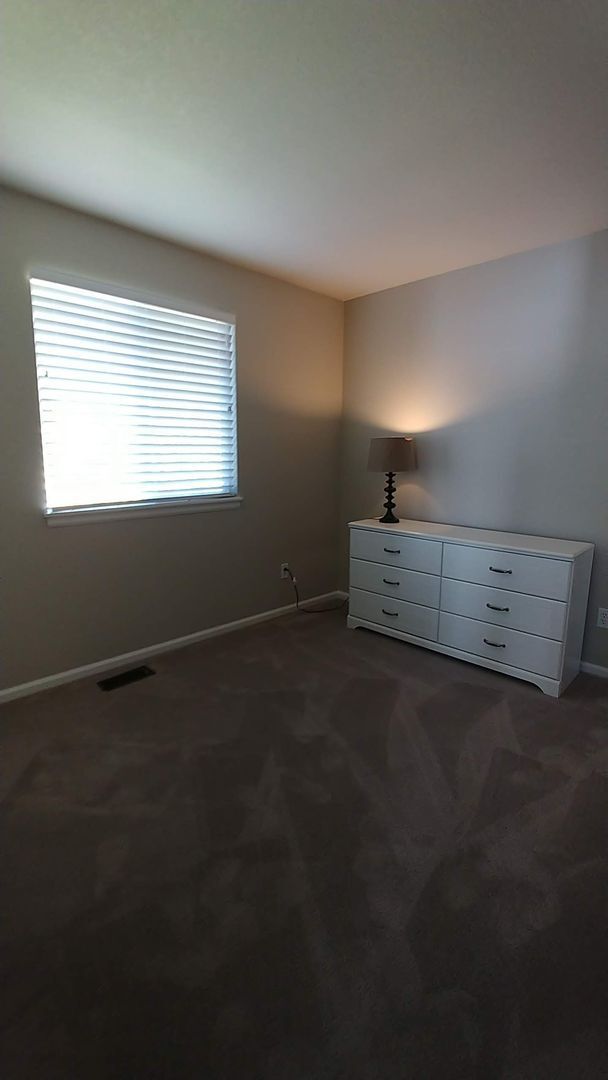 Building Photo - Beautiful 3 Bedroom Home Available ASAP!