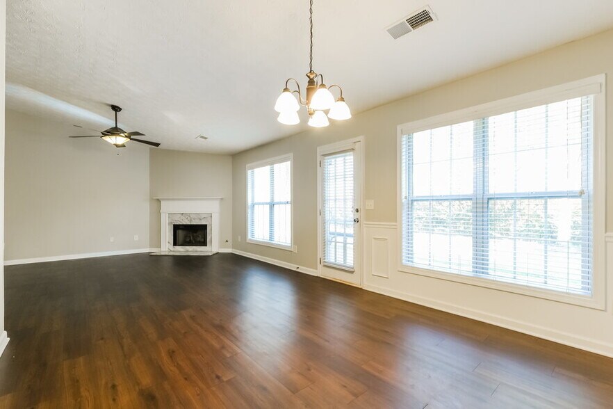 Building Photo - 555 The Blvd