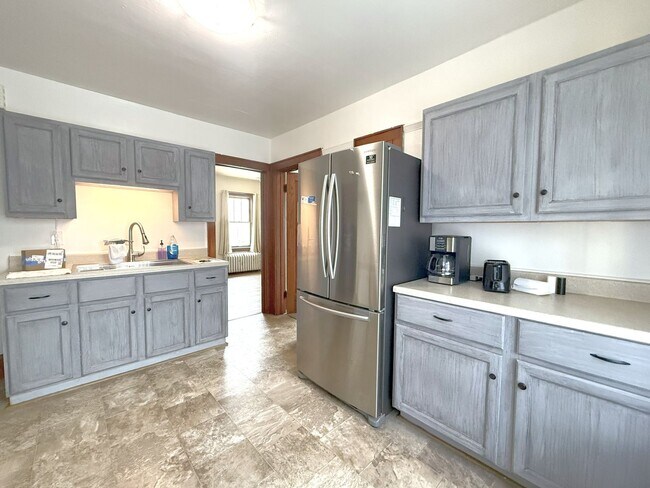 Primary Photo - 1411 Rawson Ave