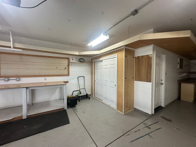 Building Photo - 2713 Donner Trail