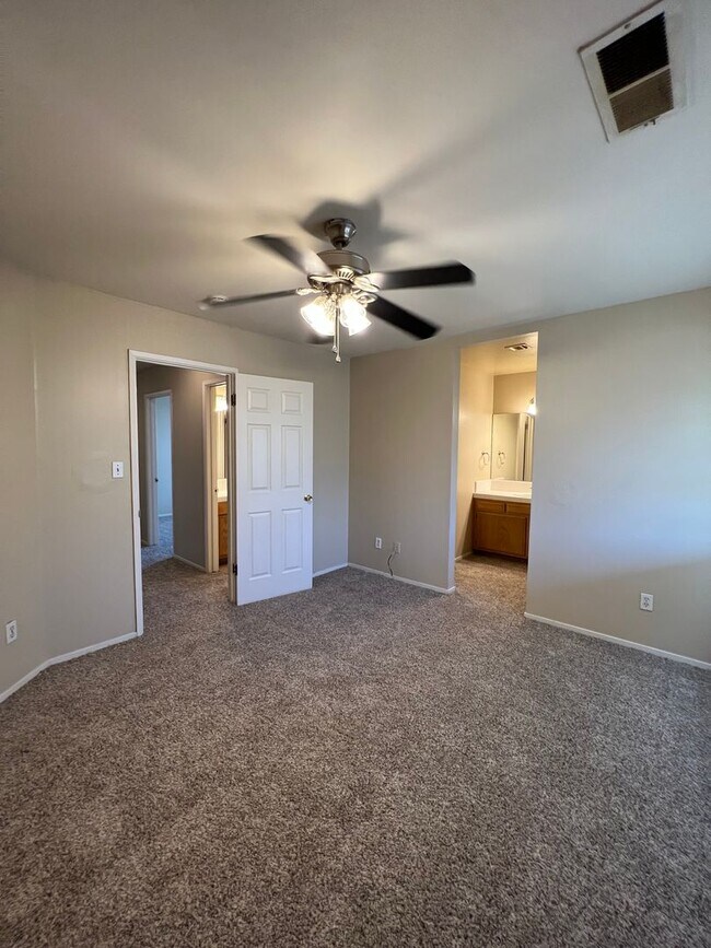 Building Photo - 6204 Straub Ln