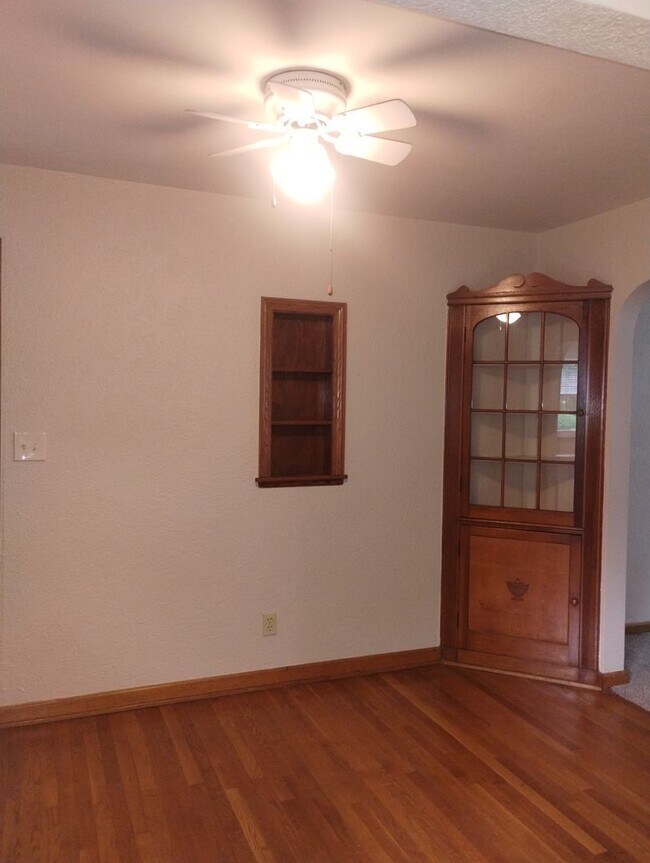 Building Photo - Quaint Duplex with a private Basement, Garage Space & Patio