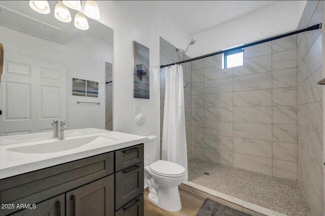 Building Photo - 834 S Farmer Ave