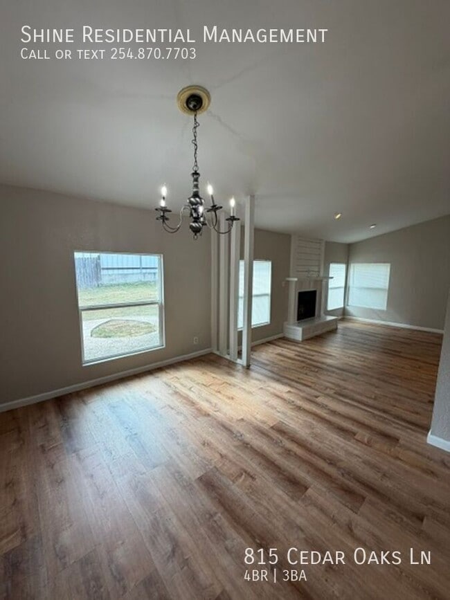 Building Photo - 815 Cedar Oaks Ln
