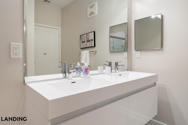 Building Photo - 100 Lexington St