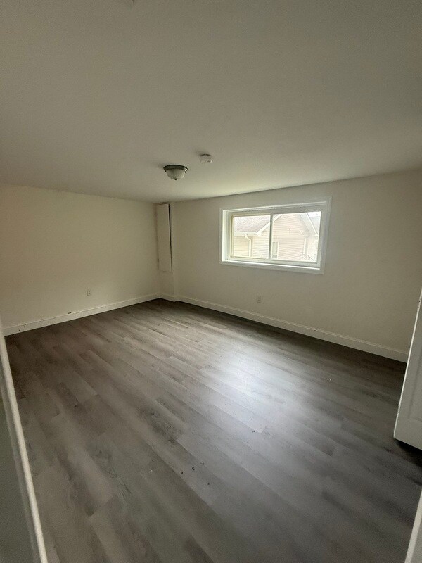 Building Photo - 1300-1330 Windsor Avenue - 1302 B