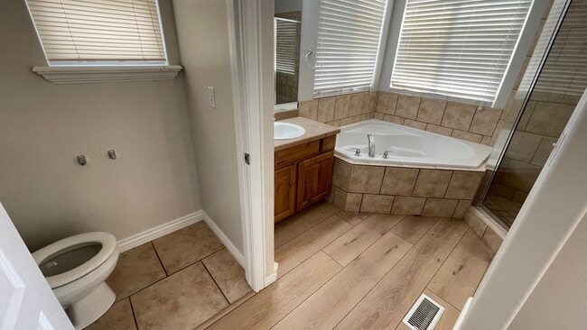 Building Photo - Beautiful 3 bedroom 2 bath home is Eagle M...
