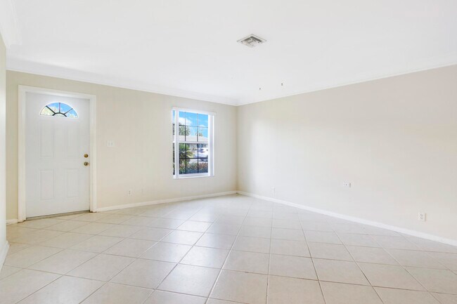 Building Photo - 527 W Jasmine Dr