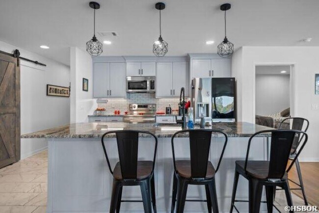 Building Photo - 100 Bayou Point