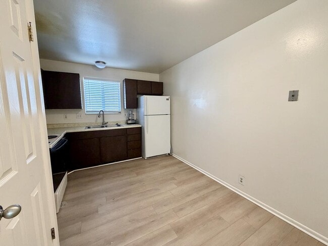 Building Photo - 253 E 1100 S