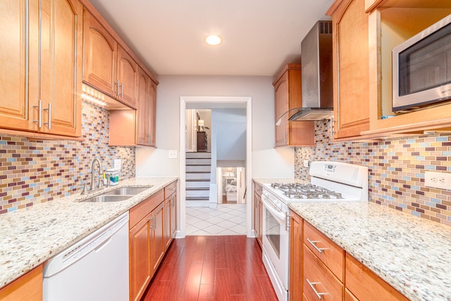 Building Photo - 21W021 Marlborough Ln