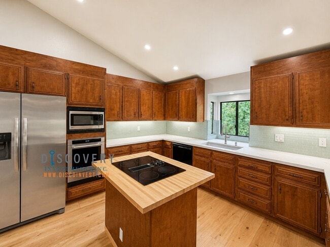 Building Photo - Contemporary Montclair Retreat Designed for Indoor-Outdoor Living