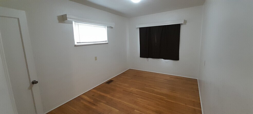 Main Bed (a) - 4620 N Wall St