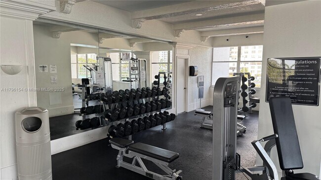 Building Photo - 18011 Biscayne Blvd