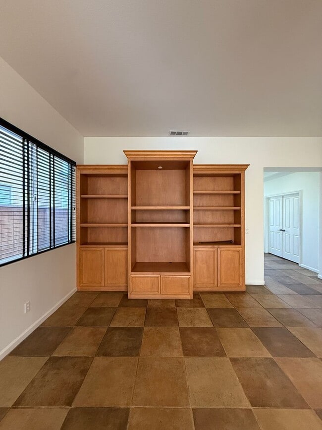 Building Photo - Centrally Located Single Story Home in Traditions