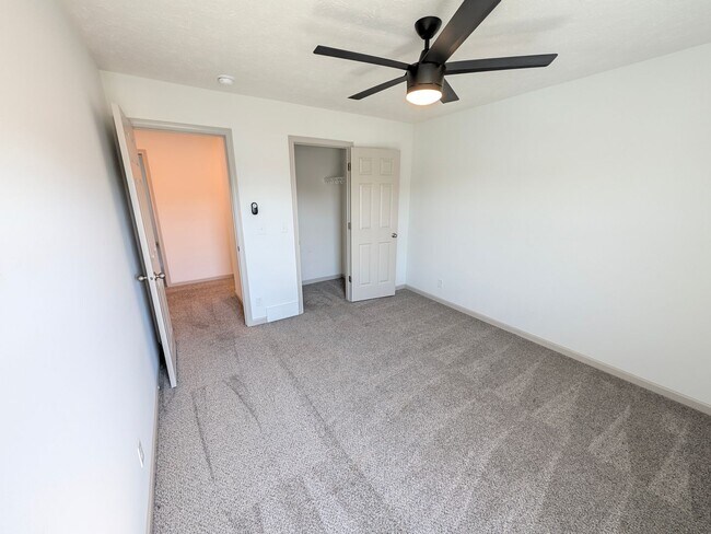 Building Photo - 5011 Clearwater Dr