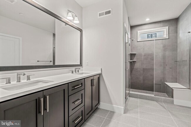 Building Photo - 701 Brewster Aly