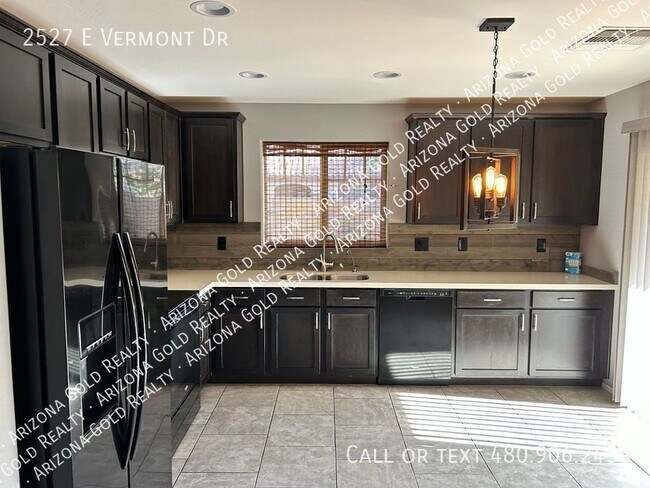 Building Photo - Cove at Vincenz