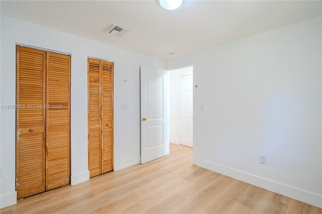 Building Photo - 27 SW 55th Avenue Rd