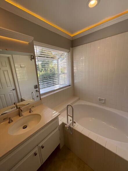 Master bedroom with extra large bath - 10545 Kemerton Rd